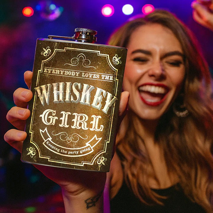 Flasque 8 oz en acier inoxydable avec designs plein air. Durable, résistante à l’alcool, parfaite au camp, en sortie ou à offrir.