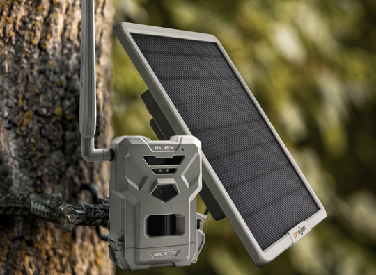 En panne de batterie ? Ce chargeur solaire compatible avec tous les smartphones est inratable pour le