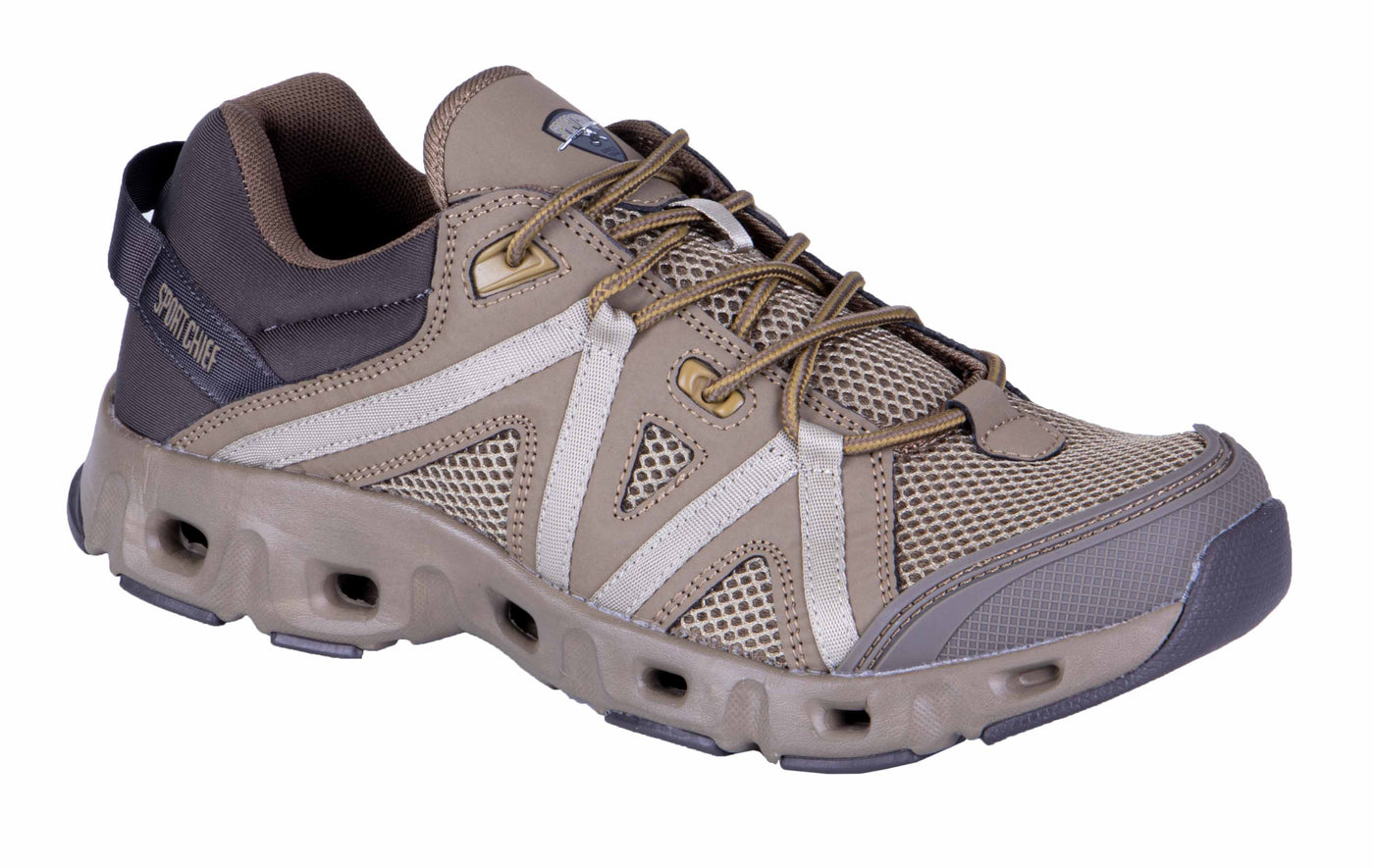 "Oceanic" men's fishing shoe with water evacuation system